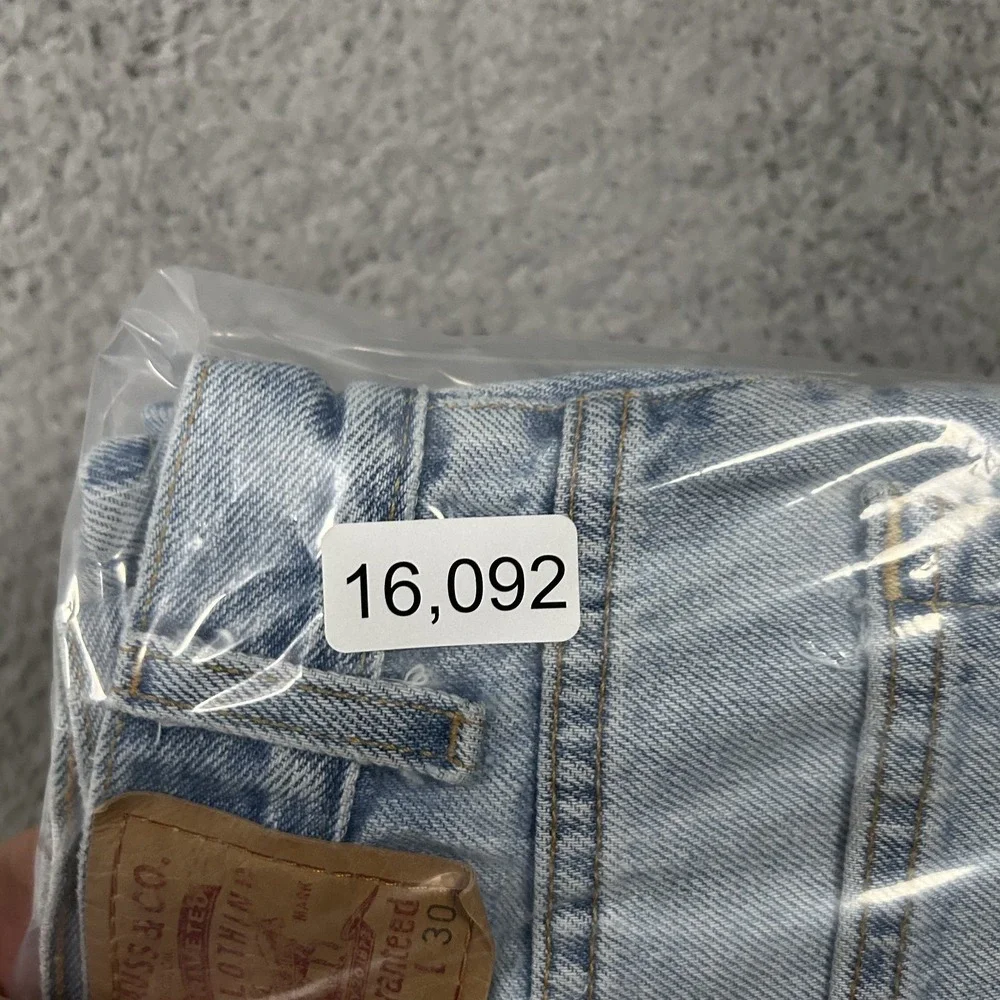 Vintage Levis Jeans Mens 36x30 Blue Denim 550 Relaxed Fit American Light Wash